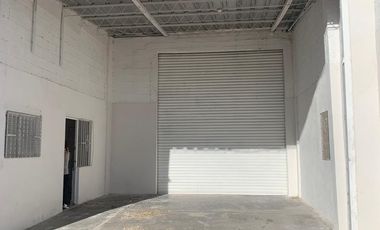BODEGA EN RENTA CON OFICINAS  MUCHO TERRENO Y EN  EXCELENTES CONDICIONES