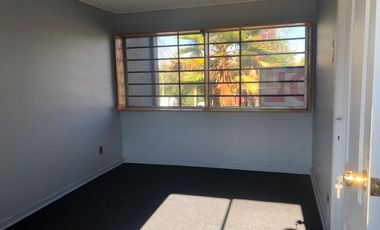 UF. 43 LAS CONDES/CH. HAMILTON AMPLIO CHALET OFICINA 4 ESTAC.