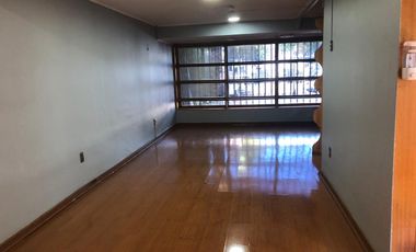UF. 43 LAS CONDES/CH. HAMILTON AMPLIO CHALET OFICINA 4 ESTAC.