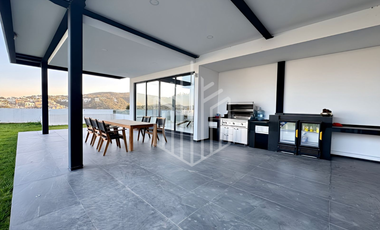 Lujosa residencia en venta en fincas de Sayavedra con espectacular jardín totalmente plano y área social