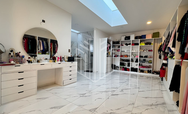 Lujosa residencia en venta en fincas de Sayavedra con espectacular jardín totalmente plano y área social