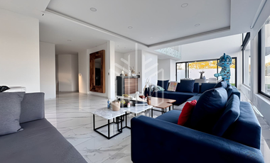 Lujosa residencia en venta en fincas de Sayavedra con espectacular jardín totalmente plano y área social