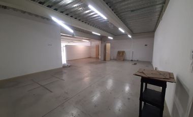 se renta local en Av. Jinetes, Arboledas cerca de Periférico