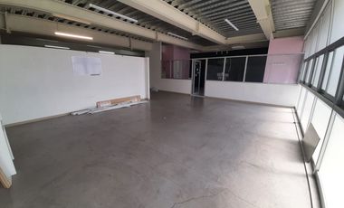 se renta local en Av. Jinetes, Arboledas cerca de Periférico