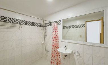 For Sale: 8-Bedroom Beach House in The Strand