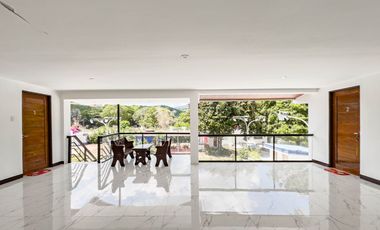 For Sale: 8-Bedroom Beach House in The Strand