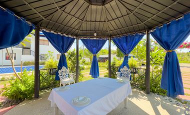 For Sale: 8-Bedroom Beach House in The Strand