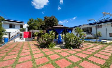 For Sale: 8-Bedroom Beach House in The Strand