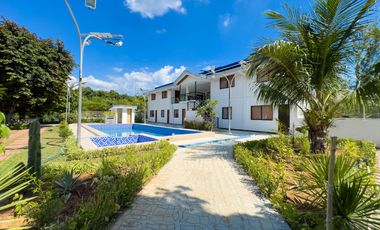 For Sale: 8-Bedroom Beach House in The Strand