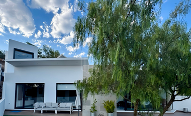 RESIDENCIA CON IMPRESIONANTE DISEÑO Y ACABADOS EN VENTAEN LA ESTADÍA.