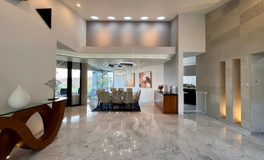 RESIDENCIA CON IMPRESIONANTE DISEÑO Y ACABADOS EN VENTAEN LA ESTADÍA.