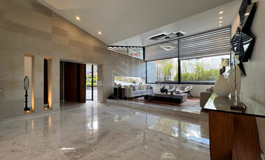 RESIDENCIA CON IMPRESIONANTE DISEÑO Y ACABADOS EN VENTAEN LA ESTADÍA.