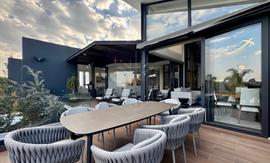 RESIDENCIA CON IMPRESIONANTE DISEÑO Y ACABADOS EN VENTAEN LA ESTADÍA.