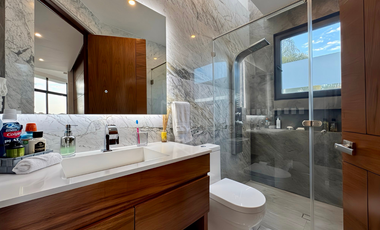 RESIDENCIA CON IMPRESIONANTE DISEÑO Y ACABADOS EN VENTAEN LA ESTADÍA.