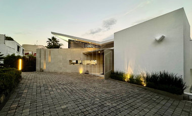 RESIDENCIA CON IMPRESIONANTE DISEÑO Y ACABADOS EN VENTAEN LA ESTADÍA.