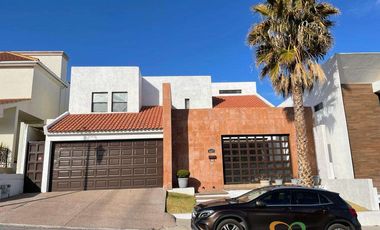 PUERTA DE HIERRO RESIDENCIA FRENTE A PARQUE CON RECAMARA PLANTA BAJA