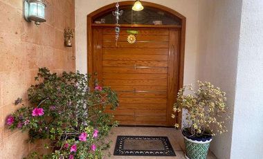 PUERTA DE HIERRO RESIDENCIA FRENTE A PARQUE CON RECAMARA PLANTA BAJA