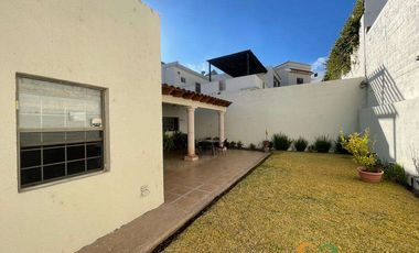 PUERTA DE HIERRO RESIDENCIA FRENTE A PARQUE CON RECAMARA PLANTA BAJA