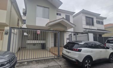 CASA EN VENTA EN PUERTO AZUL