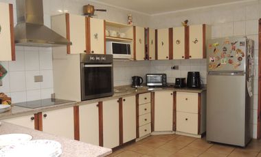 ESTUPENDA CASA EN EL CENTRO DE OLMUE, CALLE O´HIGGINS 5 DORMITORIOS, 4 BAÑOS