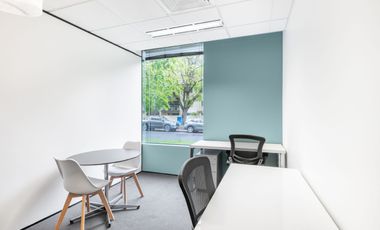 Professional office space in HQ Menara Cakrawala with fully flexible time frame
