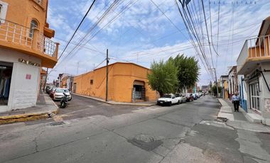 Propiedad en esquina con local comercial !