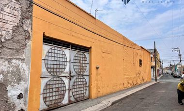 Propiedad en esquina con local comercial !