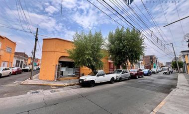 Propiedad en esquina con local comercial !