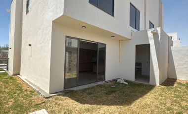 CASA EN RENTA FRACC. VILLAS DEL CAMPO CALIMAYA A 15 MINUTOS GALERIAS METEPEC