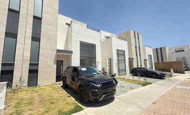 CASA EN RENTA FRACC. VILLAS DEL CAMPO CALIMAYA A 15 MINUTOS GALERIAS METEPEC