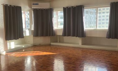 4BR Unit For Sale - Washington Tower
