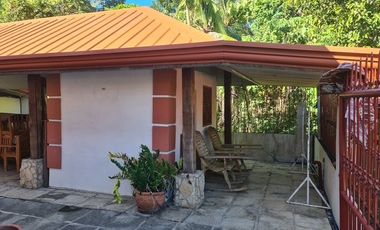 House and lot 15 mins from beach.