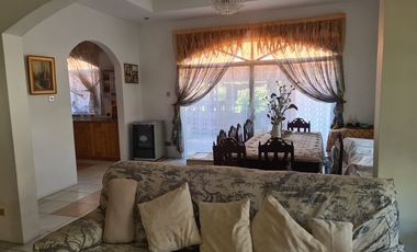House and lot 15 mins from beach.