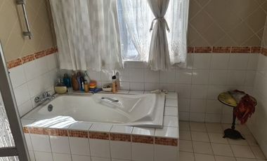 House and lot 15 mins from beach.