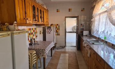 House and lot 15 mins from beach.