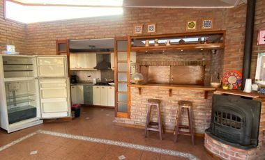 VENTA CASA VILLA CARLOS PAZ , BARRIO SANTA RITA.