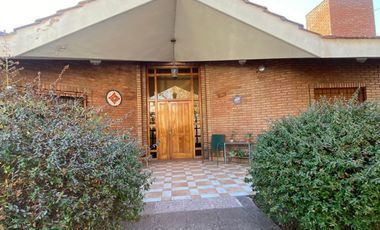 VENTA CASA VILLA CARLOS PAZ , BARRIO SANTA RITA.