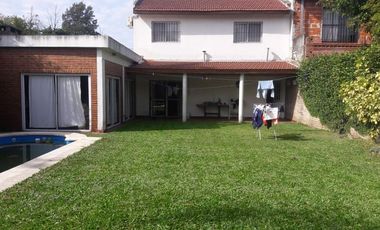 VENTA CASA 5 AMBIENTES VILLA LUZURIAGA CON PISCINA FONDO