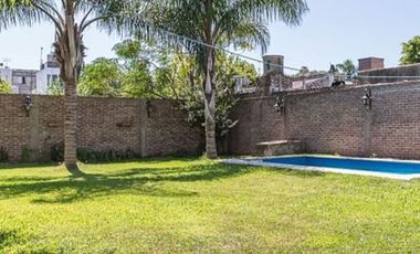 VENTA CASA 5 AMBIENTES VILLA LUZURIAGA CON PISCINA FONDO