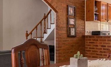 VENTA CASA 5 AMBIENTES VILLA LUZURIAGA CON PISCINA FONDO