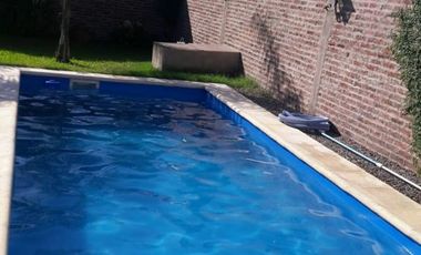 VENTA CASA 5 AMBIENTES VILLA LUZURIAGA CON PISCINA FONDO