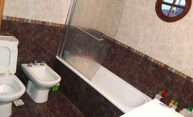 VENTA CASA 5 AMBIENTES VILLA LUZURIAGA CON PISCINA FONDO