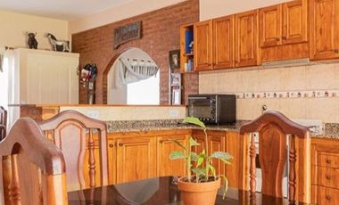 VENTA CASA 5 AMBIENTES VILLA LUZURIAGA CON PISCINA FONDO