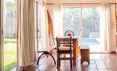 VENTA CASA 5 AMBIENTES VILLA LUZURIAGA CON PISCINA FONDO