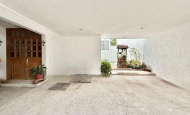 CASA EN VENTA EN LOMAS 4ta SECCION EXCELENTE UBICACION