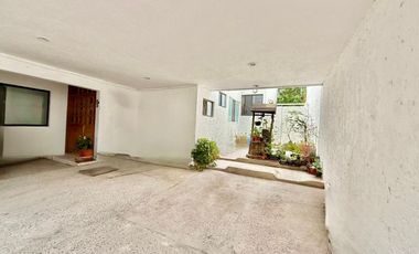 CASA EN VENTA EN LOMAS 4ta SECCION EXCELENTE UBICACION