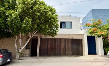 CASA EN VENTA EN LOMAS 4ta SECCION EXCELENTE UBICACION
