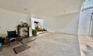 CASA EN VENTA EN LOMAS 4ta SECCION EXCELENTE UBICACION