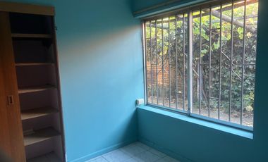VENDE AMPLIA CASA FRENTE CAMPUS UNIVERSIDAD AUTONOMA