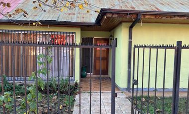 VENDE AMPLIA CASA FRENTE CAMPUS UNIVERSIDAD AUTONOMA